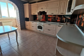 Продается 2х комнатная квартира 70.7 кв.м. в нагорной части города.