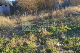 Продается участок 5,5 соток в центральной части города.