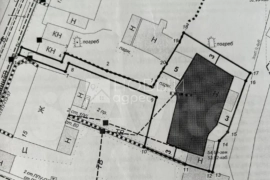 Продается участок в центре города.